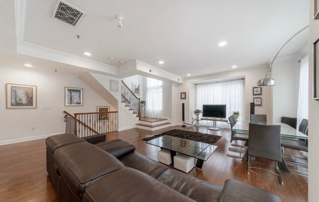 property at 11 Washington Pl