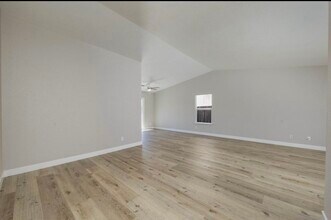 210 Cordova Ln in Stockton, CA - Building Photo - Building Photo