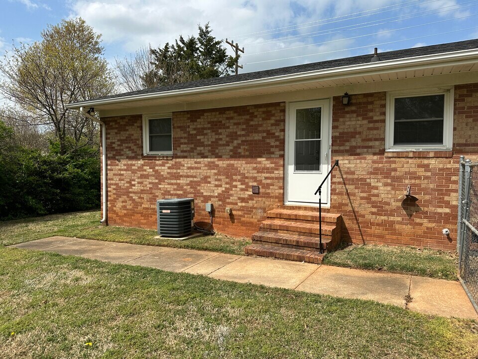 4632 NC Highway 62, Unit 4632 Highway 62 in Thomasville, NC - Building Photo