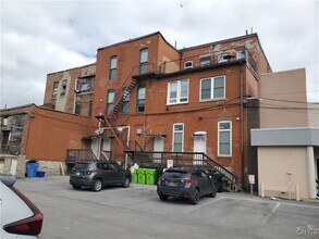 813 S Salina St in Syracuse, NY - Building Photo - Building Photo