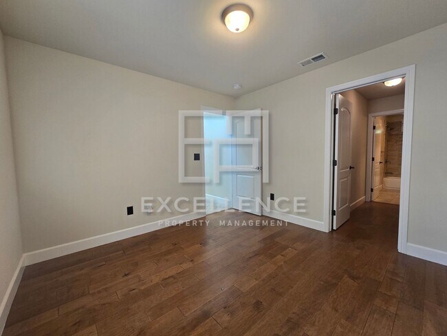 439 Willow Glen Way in San Jose, CA - Building Photo - Building Photo