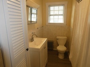 717 Pine St, Unit A in Manchester, NH - Building Photo - Building Photo