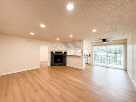 13347 Victory Blvd in Los Angeles, CA - Building Photo