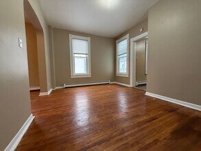 659 4th St E in St. Paul, MN - Foto de edificio - Building Photo