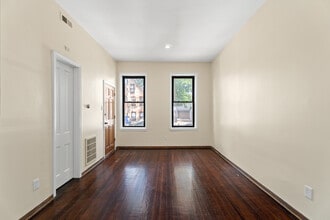 1514 N Elk Grove Ave, Unit 1F in Chicago, IL - Building Photo - Building Photo