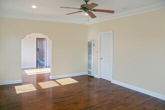 6071 1/2 Pickford St in Los Angeles, CA - Foto de edificio - Building Photo