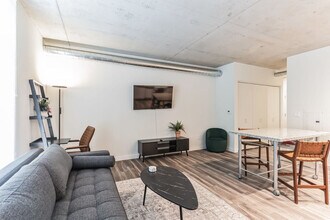 776 Euclid Ave in Cleveland, OH - Foto de edificio - Building Photo