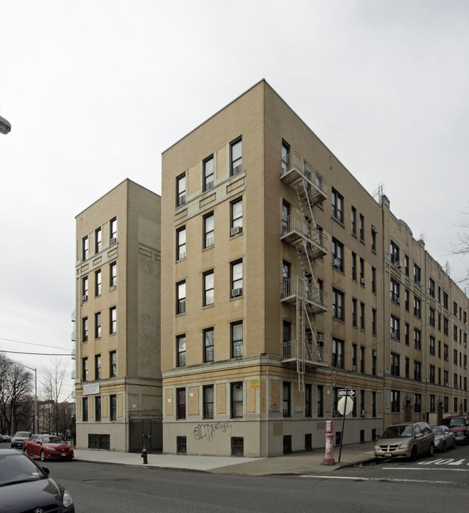 Moshulu Arms 7 in Bronx, NY - Building Photo