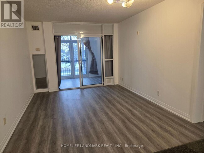 7363 Kennedy Rd in Markham, ON - Building Photo - Building Photo