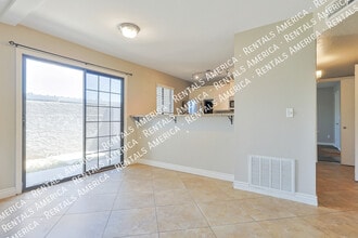 533 W Guadalupe Rd in Mesa, AZ - Building Photo - Building Photo