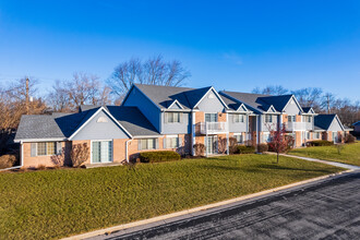 Shady Lane Apartments in Menomonee Falls, WI - Foto de edificio - Building Photo