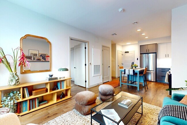 80 Rugg Rd in Boston, MA - Foto de edificio - Building Photo