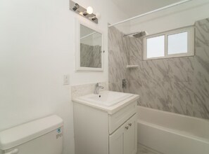 10910 S Avalon Blvd in Los Angeles, CA - Building Photo - Building Photo