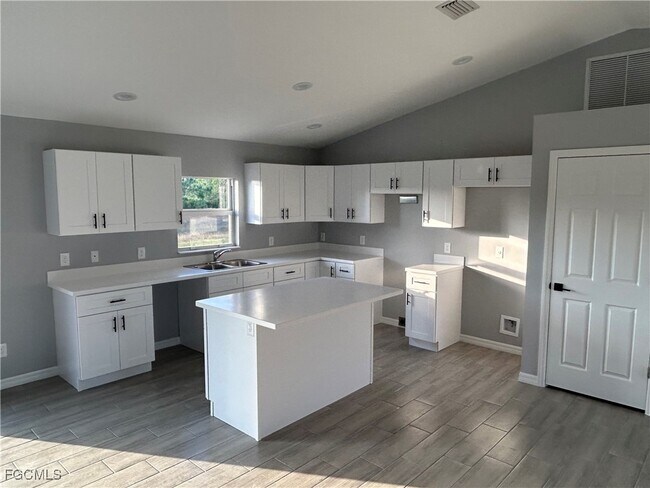 776 Cashmere Ave in Lehigh Acres, FL - Building Photo - Building Photo