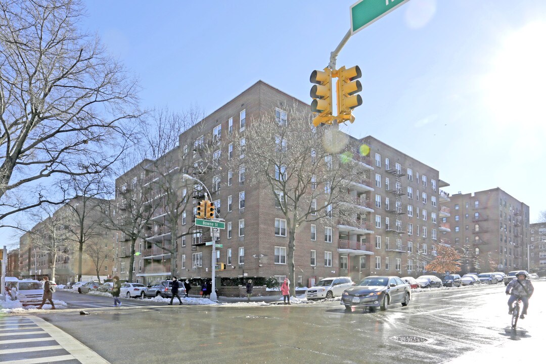 Roosevelt House in Flushing, NY - Building Photo