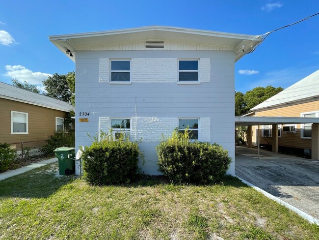 property at 2704 E Columbus Dr