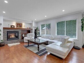 5884 164a St in Surrey, BC - Building Photo - Building Photo