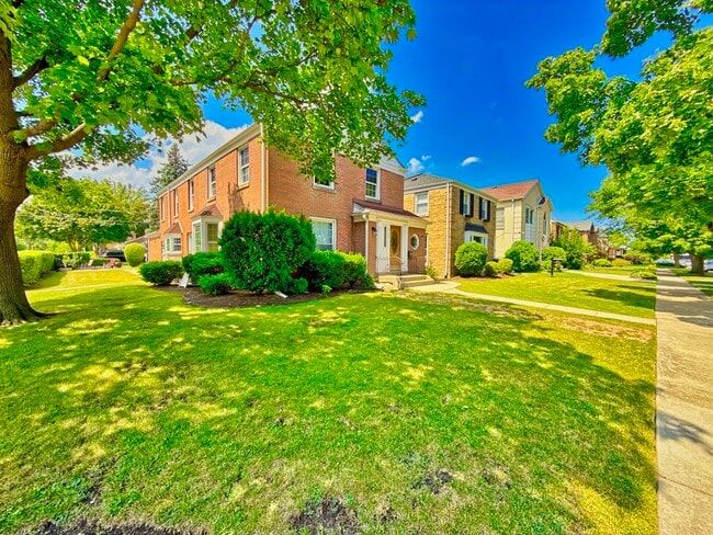 property at 6700 N Monticello Ave