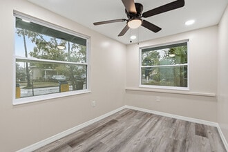 903 Vine Ave in Clearwater, FL - Foto de edificio - Building Photo