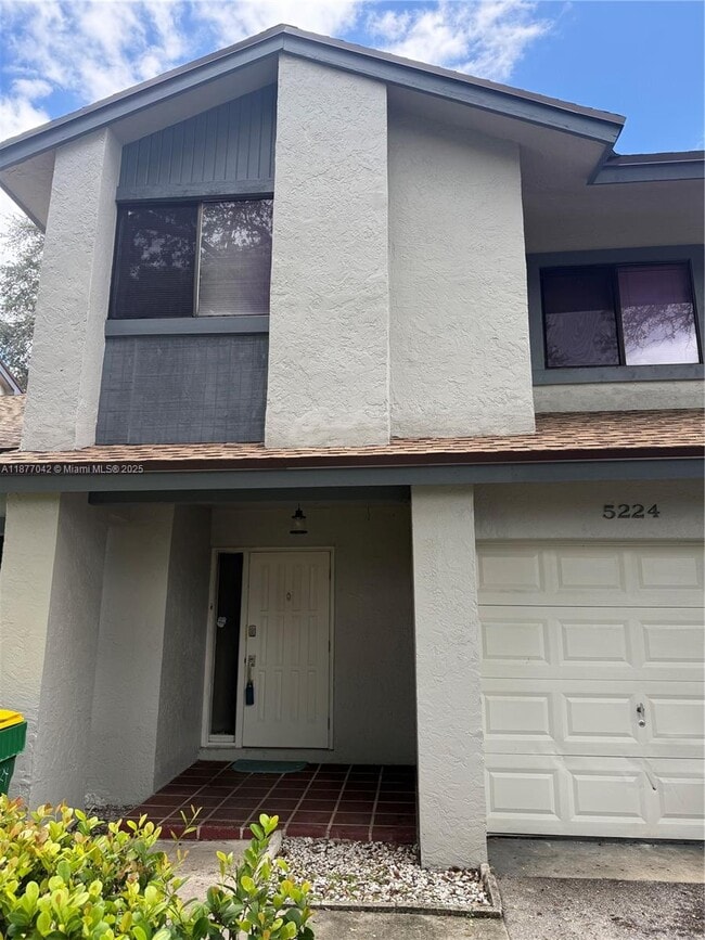 5224 Gate Lake Rd in Tamarac, FL - Building Photo - Building Photo