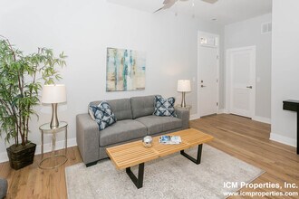 2121 N Sedgwick St, Unit 2107-2 in Chicago, IL - Foto de edificio - Building Photo