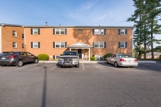 Summercrest Apartments in Waynesboro, VA - Building Photo - Building Photo