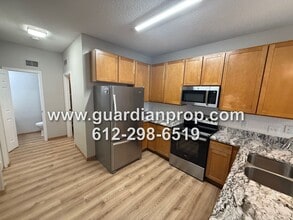 680 Woodduck Dr in Woodbury, MN - Building Photo - Building Photo