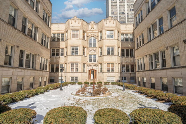 property at 816 W Sunnyside Ave