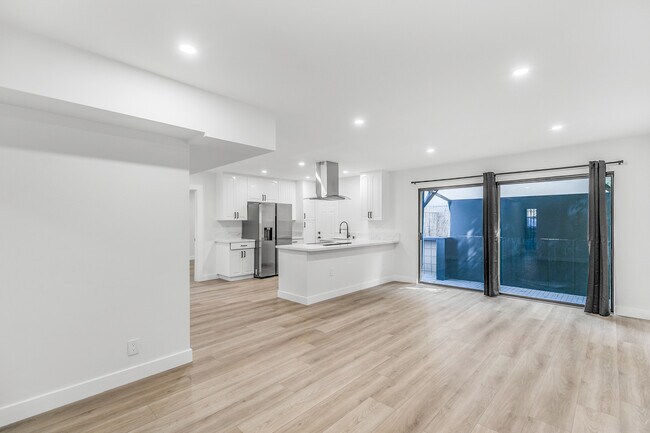 1310 S Barrington Ave in Los Angeles, CA - Building Photo - Building Photo
