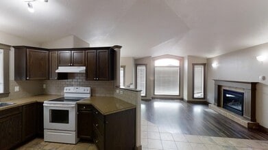 11246 75a Ave in Grande Prairie, AB - Building Photo - Building Photo