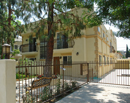 10908 Camarillo St Apartments