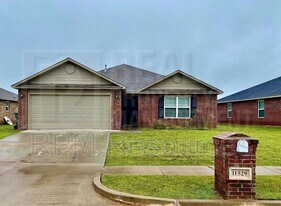 11529 SW 26th St in Yukon, OK - Building Photo