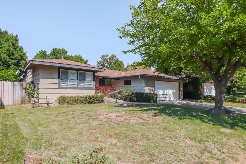 2808 Notre Dame Dr in Sacramento, CA - Foto de edificio