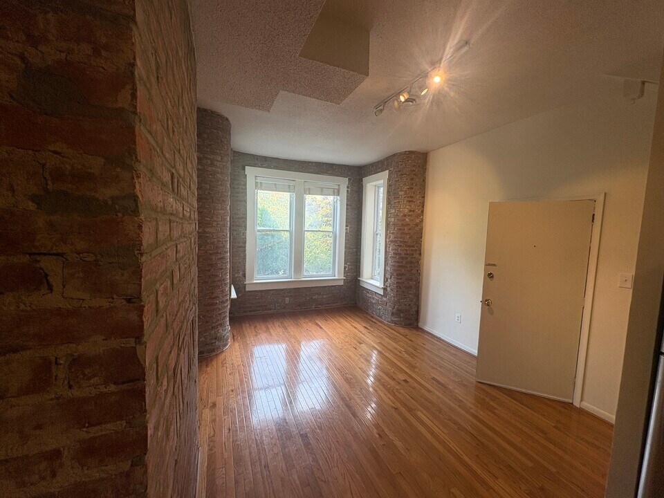 1308 Fairmont St NW, Unit 1 in Washington, DC - Foto de edificio