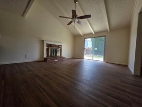 1423 W Cambridge Ave in Visalia, CA - Building Photo - Building Photo