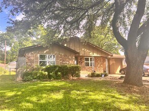 401 Franklin Dr in Euless, TX - Foto de edificio - Building Photo