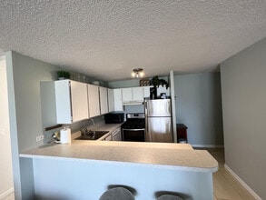 2452 Tusitala St in Honolulu, HI - Building Photo - Building Photo