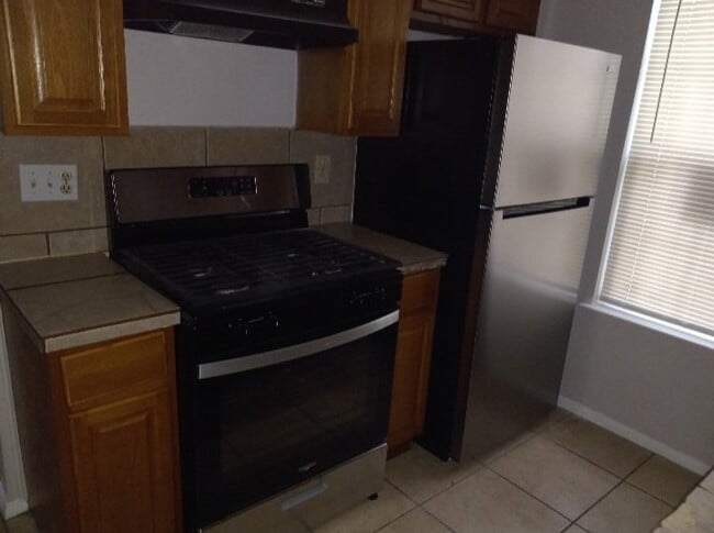 911 Bret Ln, Unit #B