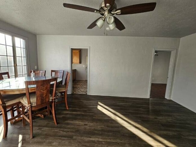 1517 W 60th Pl in Los Angeles, CA - Building Photo - Building Photo