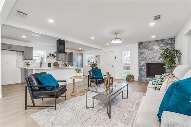 102 S Grove Rd in Richardson, TX - Building Photo - Building Photo