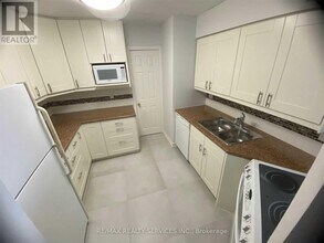 3605-3605 Kariya Dr in Mississauga, ON - Building Photo - Building Photo