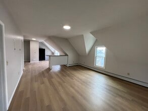 981 Valley St, Unit Apt. #3F in Manchester, NH - Foto de edificio - Building Photo