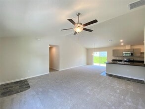 8180 N Wakefield Dr in Dunnellon, FL - Foto de edificio - Building Photo