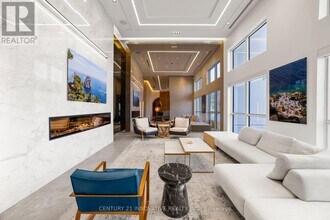 509 Dundas St W in Oakville, ON - Building Photo - Building Photo