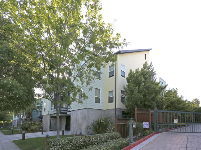 Lenzen Square - WAITLIST IS CLOSED in San Jose, CA - Foto de edificio - Building Photo