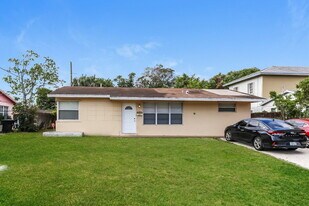 2750 SW 2nd Ct in Fort Lauderdale, FL - Building Photo