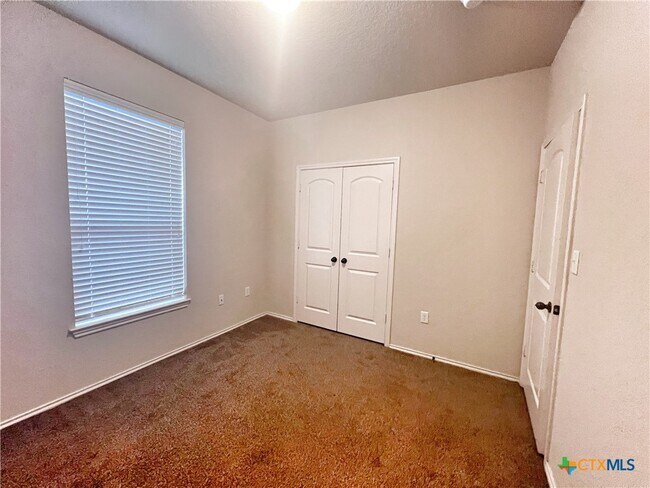 property at 569 Creekside Cir