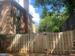 7609 Dominion Dr in Falls Church, VA - Building Photo - Building Photo