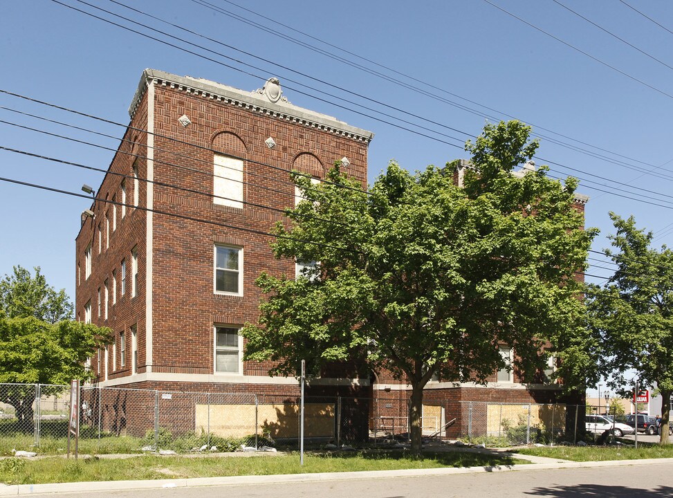 Artist's Avenue in Lansing, MI - Building Photo