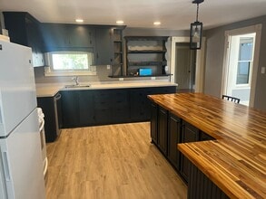 459 Mill St, Unit A in Marion, MA - Building Photo - Building Photo